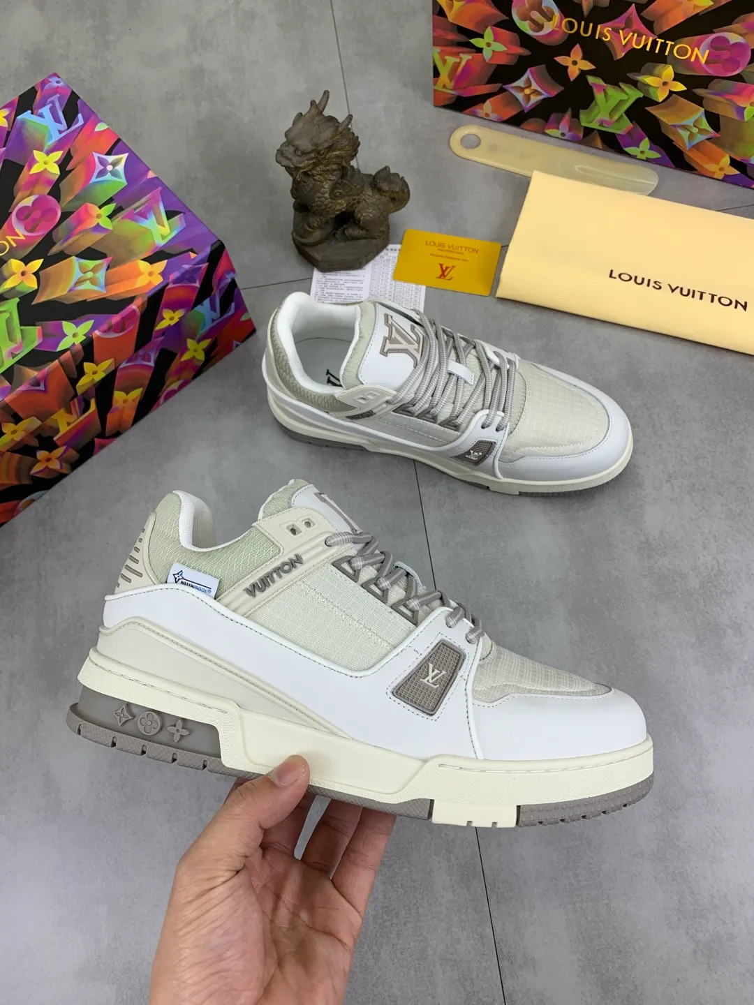 Men's men's shoes 💰P580 New style 💰💎💎Latest color High version 2025Louis*Vuitto* LV Traine Catwalk TRAINER outsole and fabric private model A shoe that definitely costs a lot of money and effort. This series was designed after the arrival of Vifgil. It is favored by many fans every season. Original TPU outsole Original packaging Color: black Available in white (available from stock, super fast shipping) Code number: 35-46